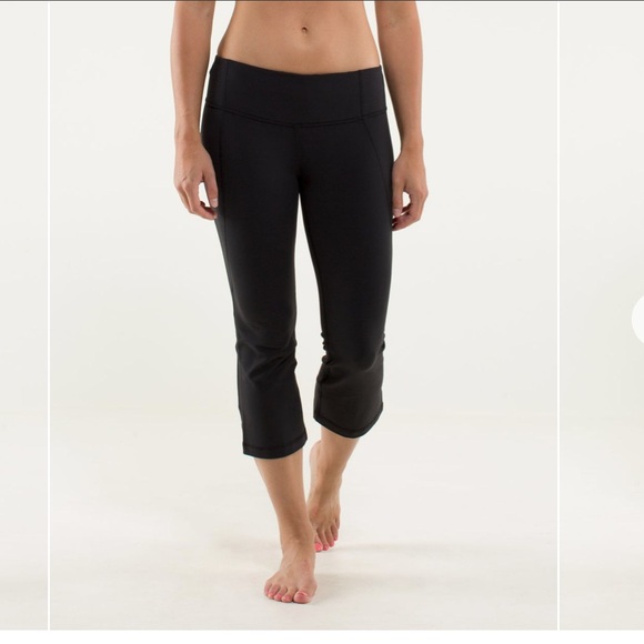 Lululemon Gather & Crow Crops/Yoga Crops Black size 6 EUC - Picture 2 of 9